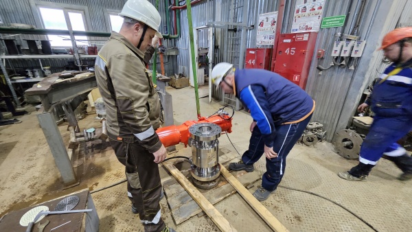 What are the functions of steam traps in thermal power plants
