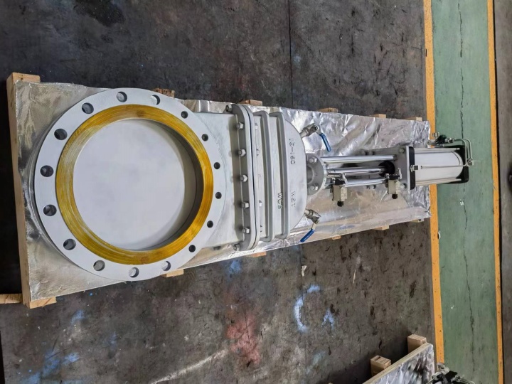 Under what working conditions would knife gate valves be selected